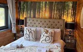 Otter 1 - Private Hot Tub - Bali Inspired Lodge - Bath - Longleat - Wiltshire
